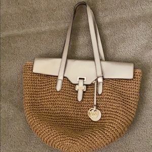 Michael kors straw summer bag.  Great Condition!